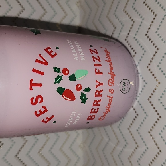 Brand new s DW Home Holiday Festive Berry Fizz candle - Picture 2 of 3